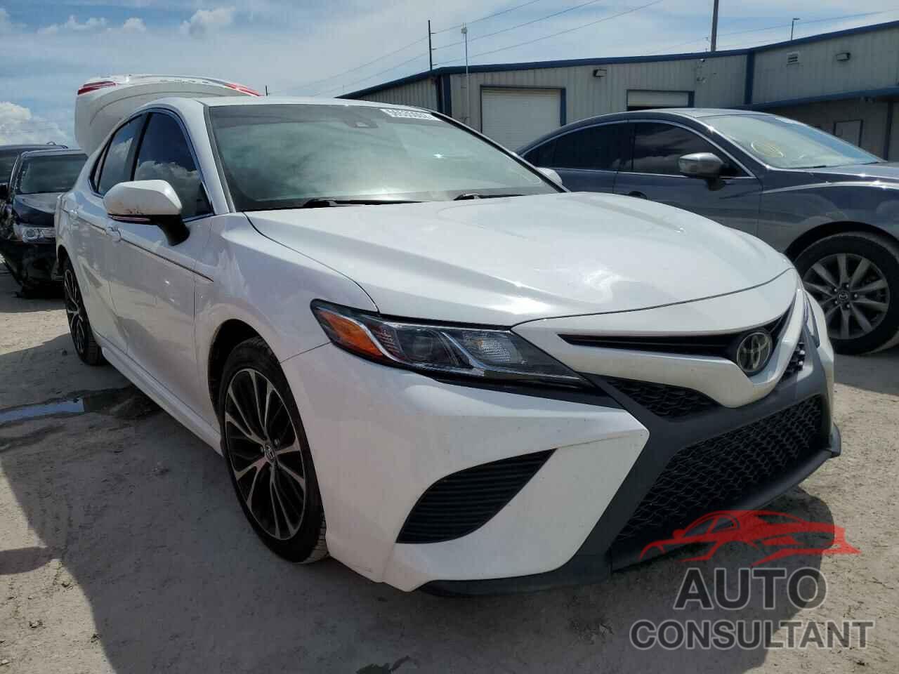 TOYOTA CAMRY 2018 - 4T1B11HK6JU053647