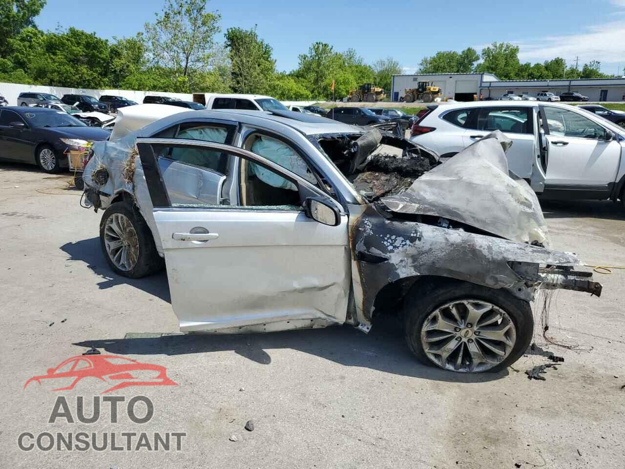 FORD TAURUS 2018 - 1FAHP2F85JG110242