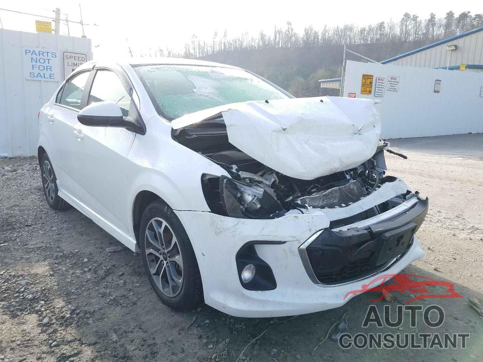 CHEVROLET SONIC 2018 - 1G1JD5SH9J4104336