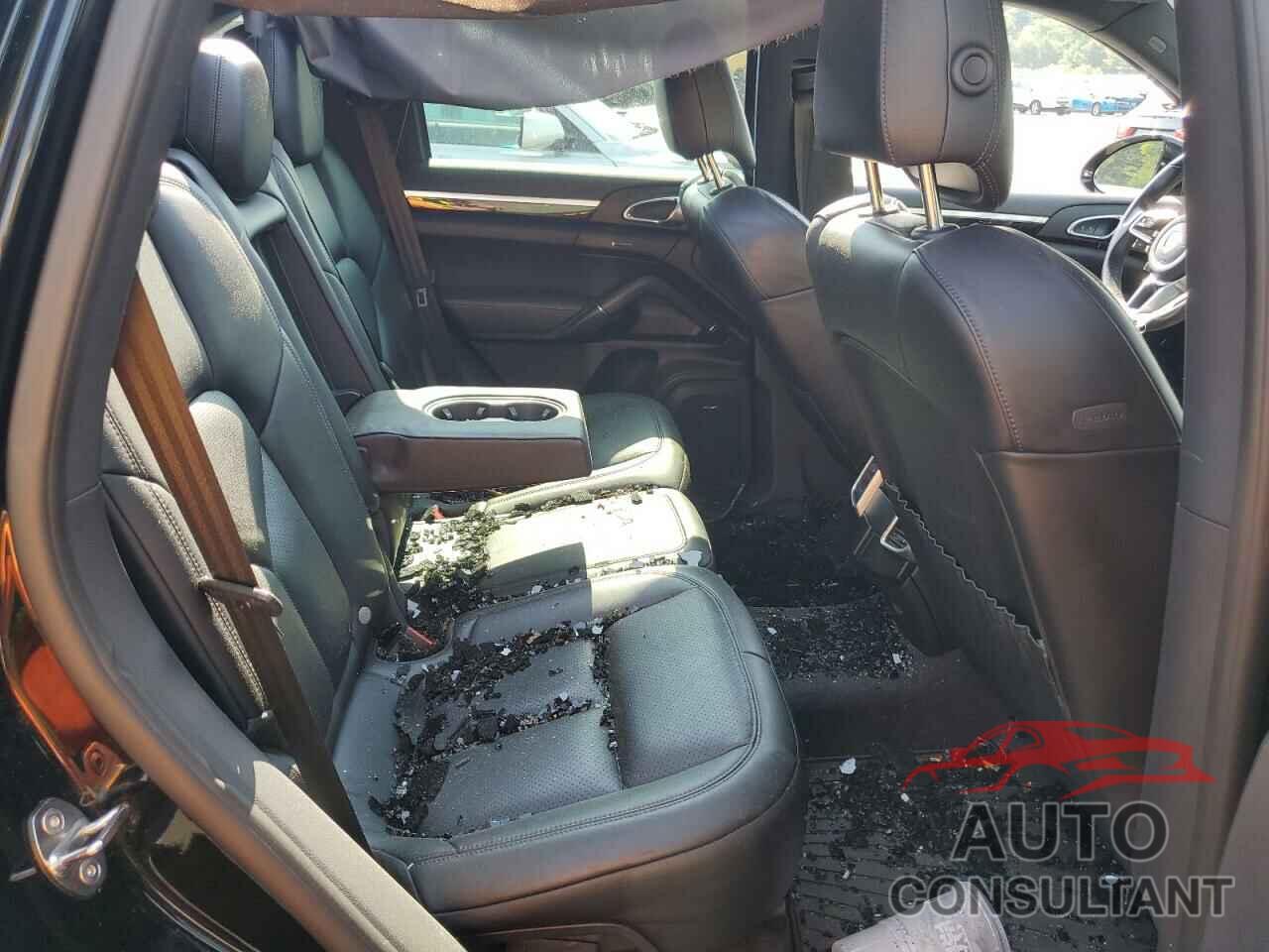 PORSCHE CAYENNE 2018 - WP1AA2A26JKA06824