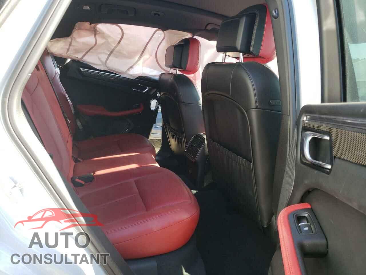 PORSCHE MACAN 2018 - WP1AG2A58JLB61670