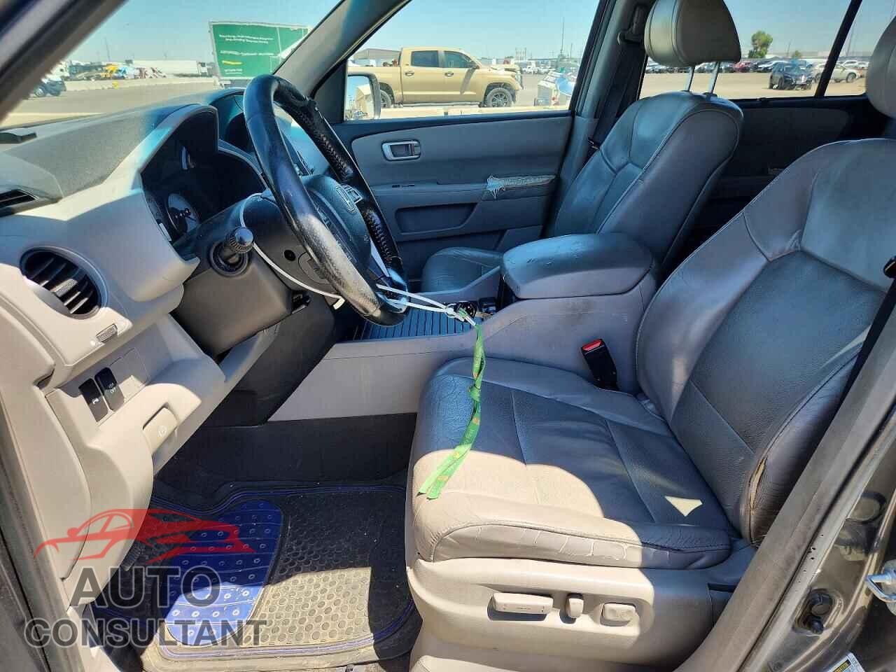 HONDA PILOT 2011 - 5FNYF4H90BB042555