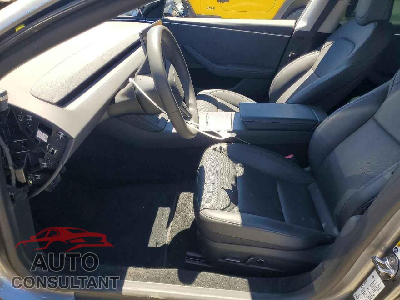 TESLA MODEL 3 2025 - 5YJ3E1EB7SF963996