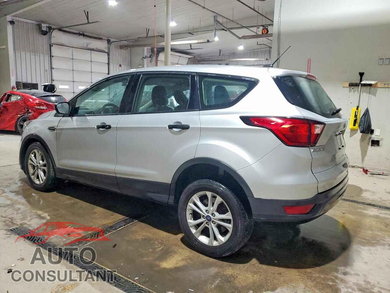 FORD ESCAPE 2019 - 1FMCU0F79KUB96145