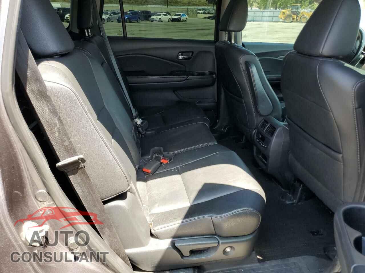 HONDA PILOT 2017 - 5FNYF5H61HB031004