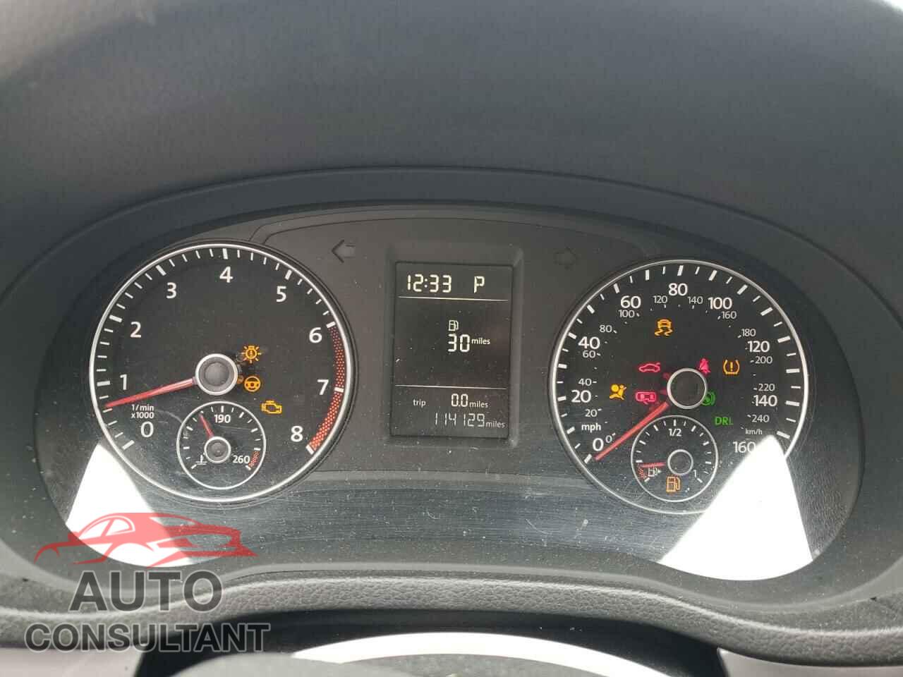 VOLKSWAGEN PASSAT 2015 - 1VWAT7A35FC004921