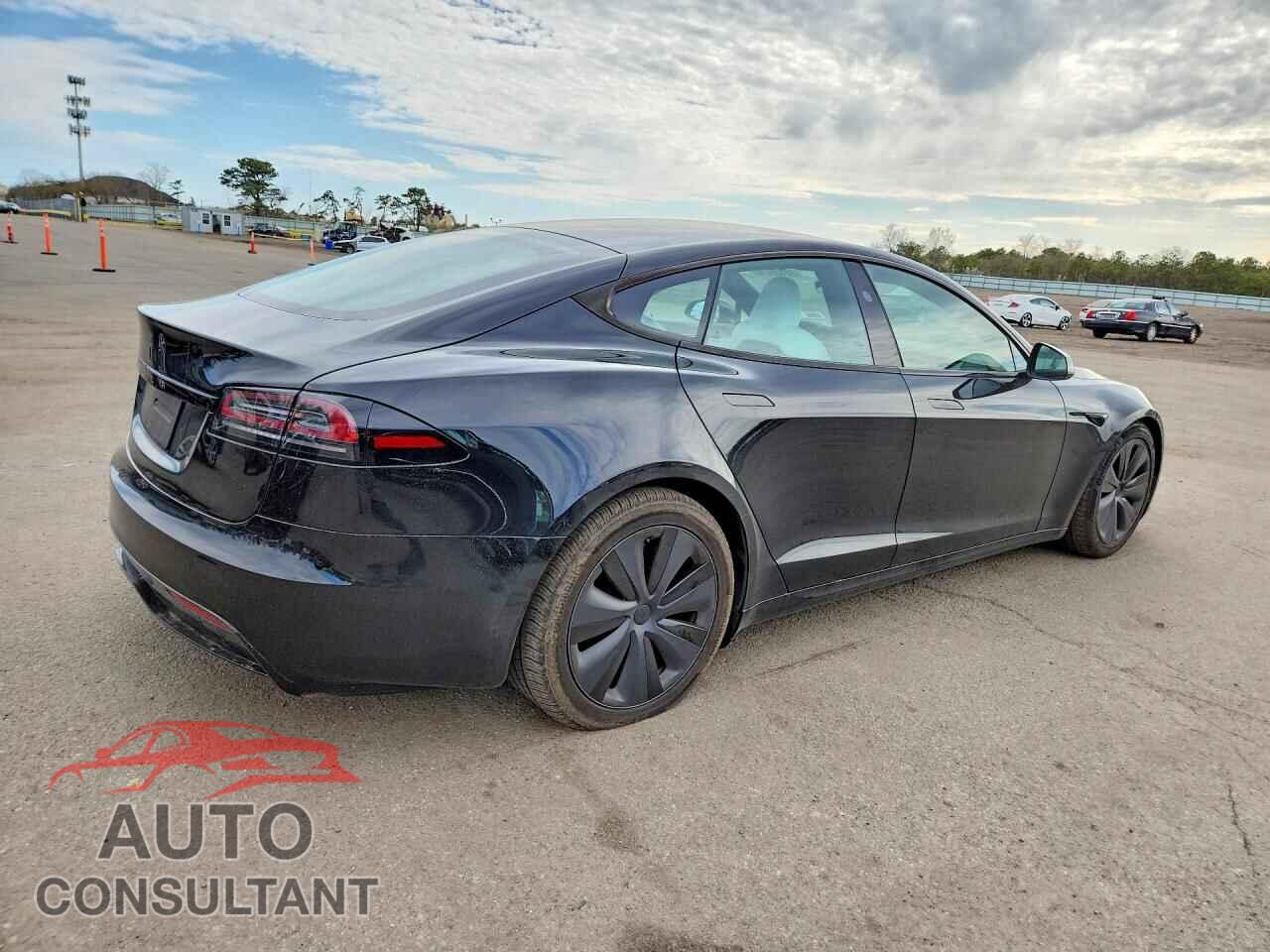 TESLA MODEL S 2023 - 5YJSA1E56PF526158