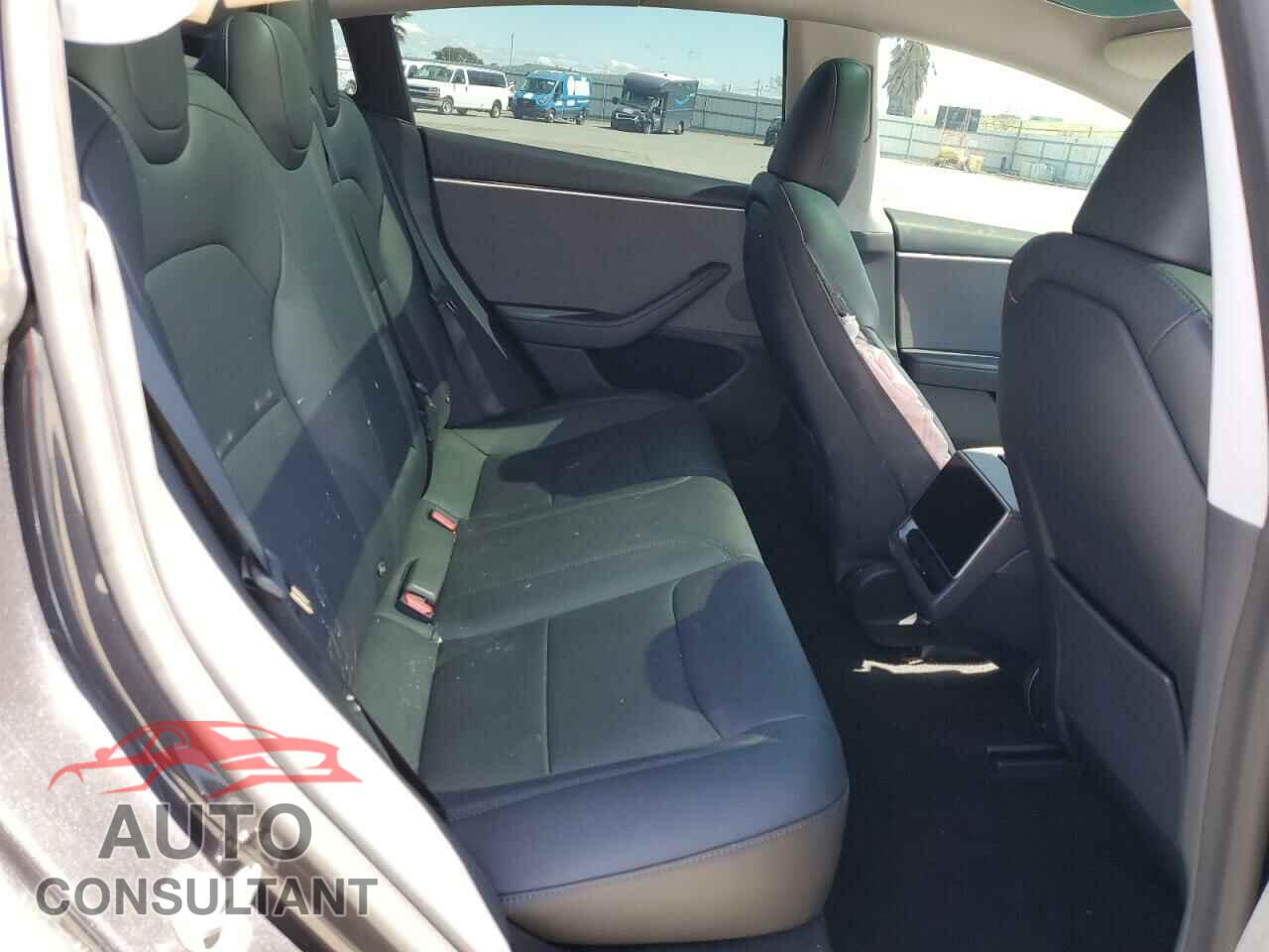 TESLA MODEL 3 2024 - 5YJ3E1EA9RF820808