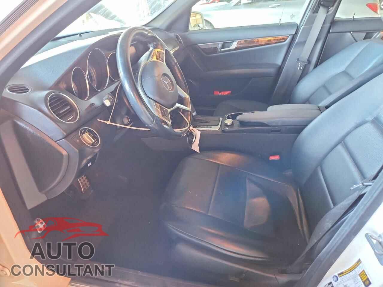 MERCEDES-BENZ C-CLASS 2014 - WDDGF4HBXEA953526