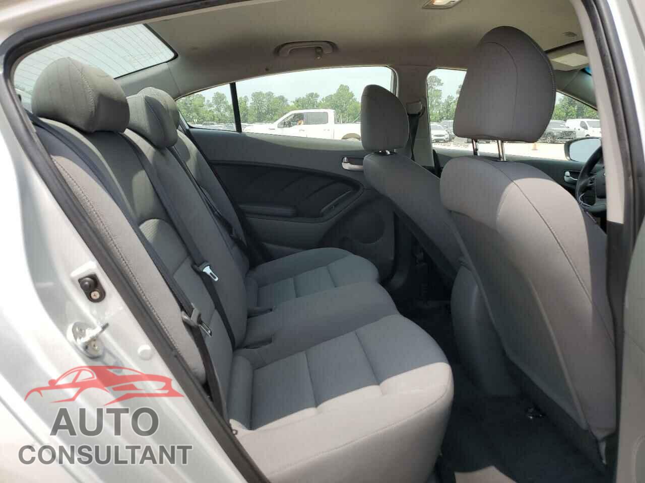 KIA FORTE 2017 - 3KPFK4A70HE108077
