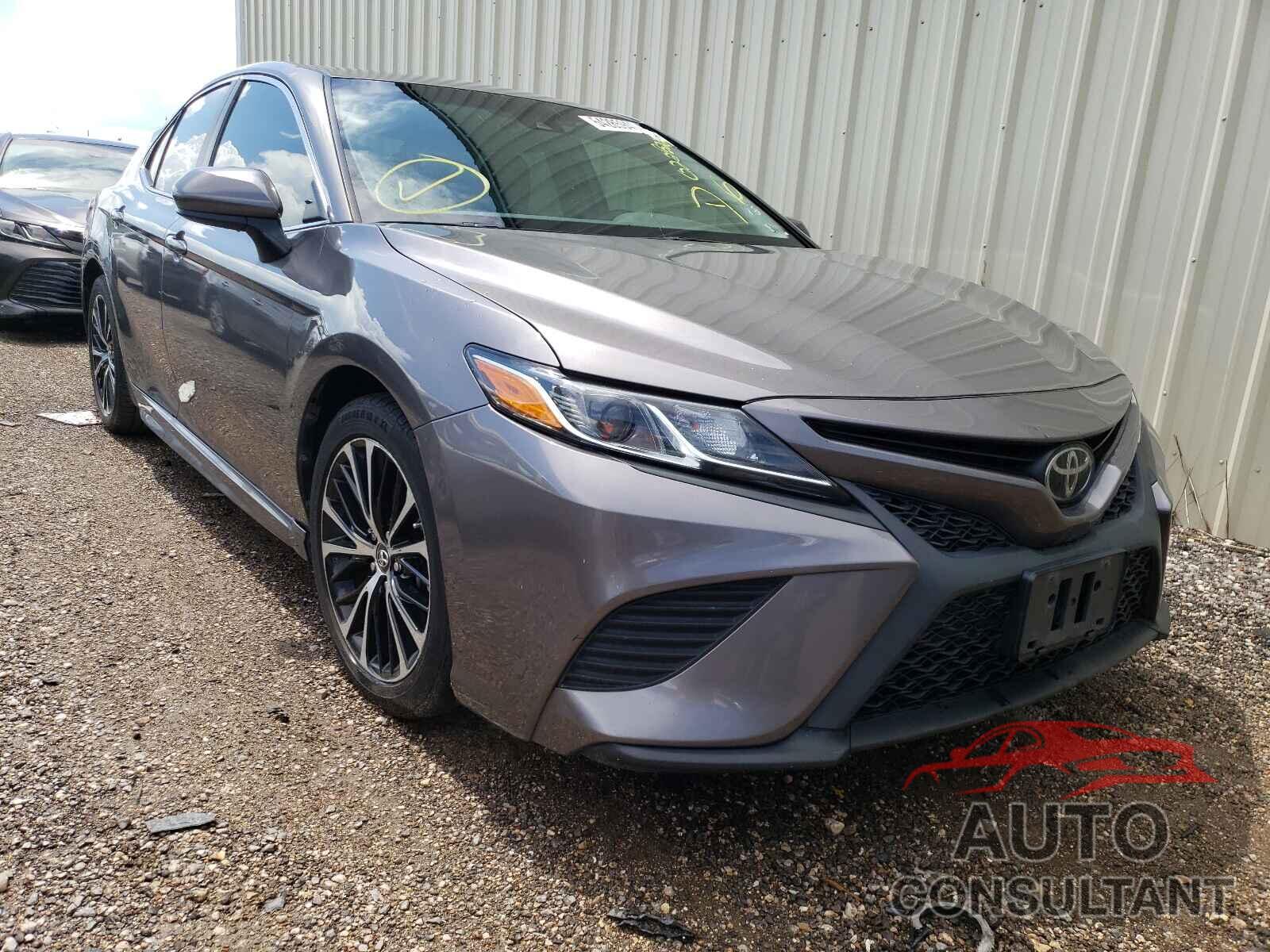 TOYOTA CAMRY 2018 - 4T1B11HK8JU022822