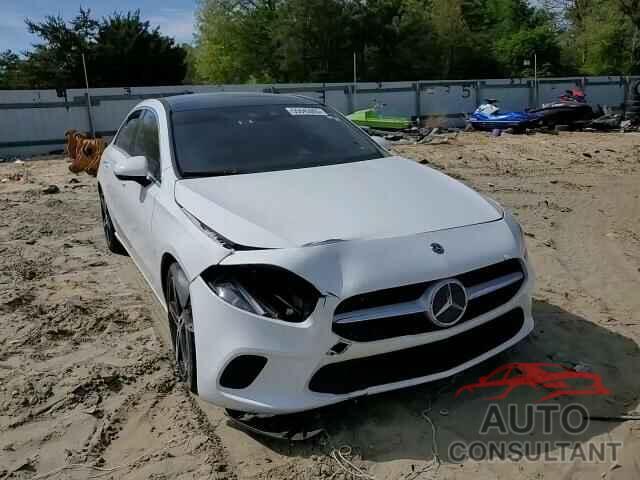 MERCEDES-BENZ A-CLASS 2019 - WDD3G4FB1KW028808