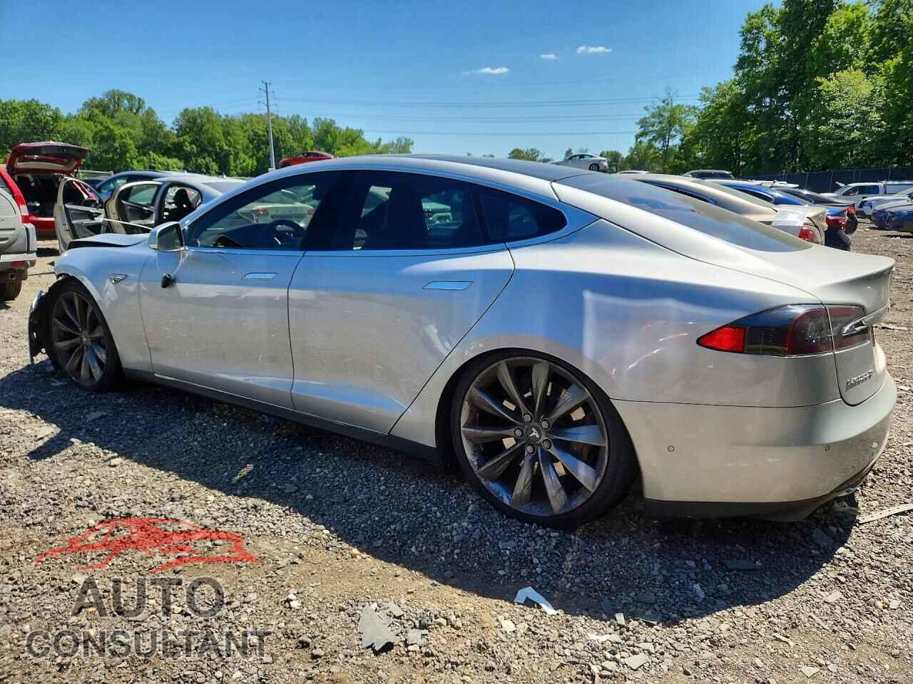 TESLA MODEL S 2015 - 5YJSA1E24FF113451
