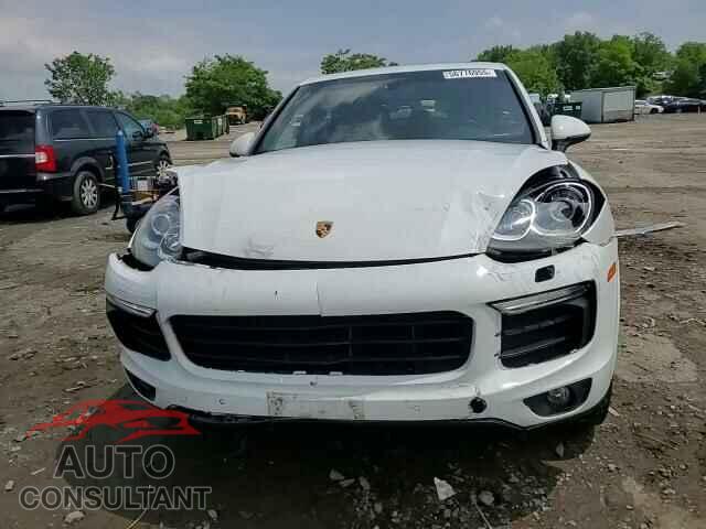 PORSCHE CAYENNE 2017 - WP1AA2A26HKA90119