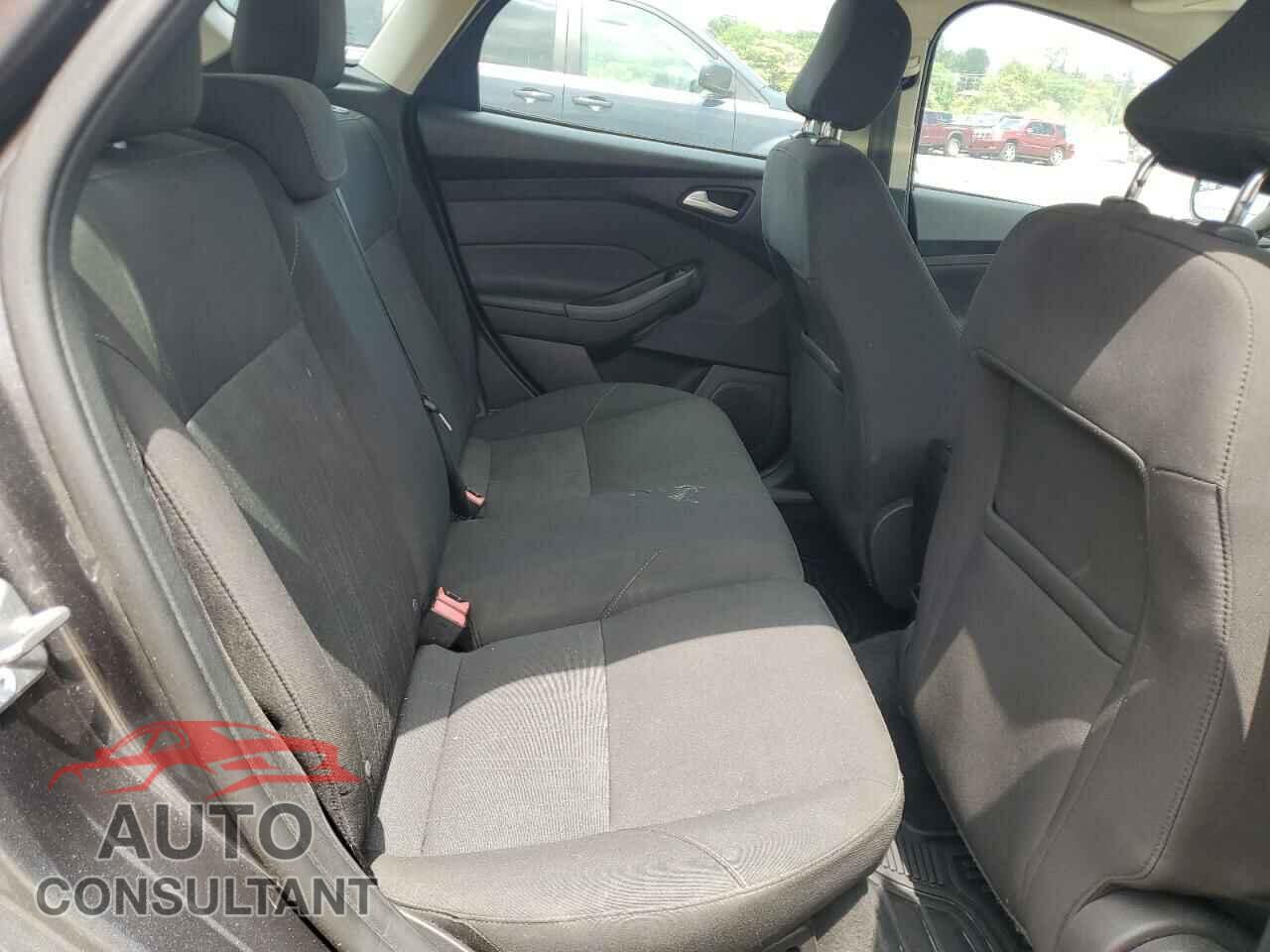 FORD FOCUS 2015 - 1FADP3K25FL308002