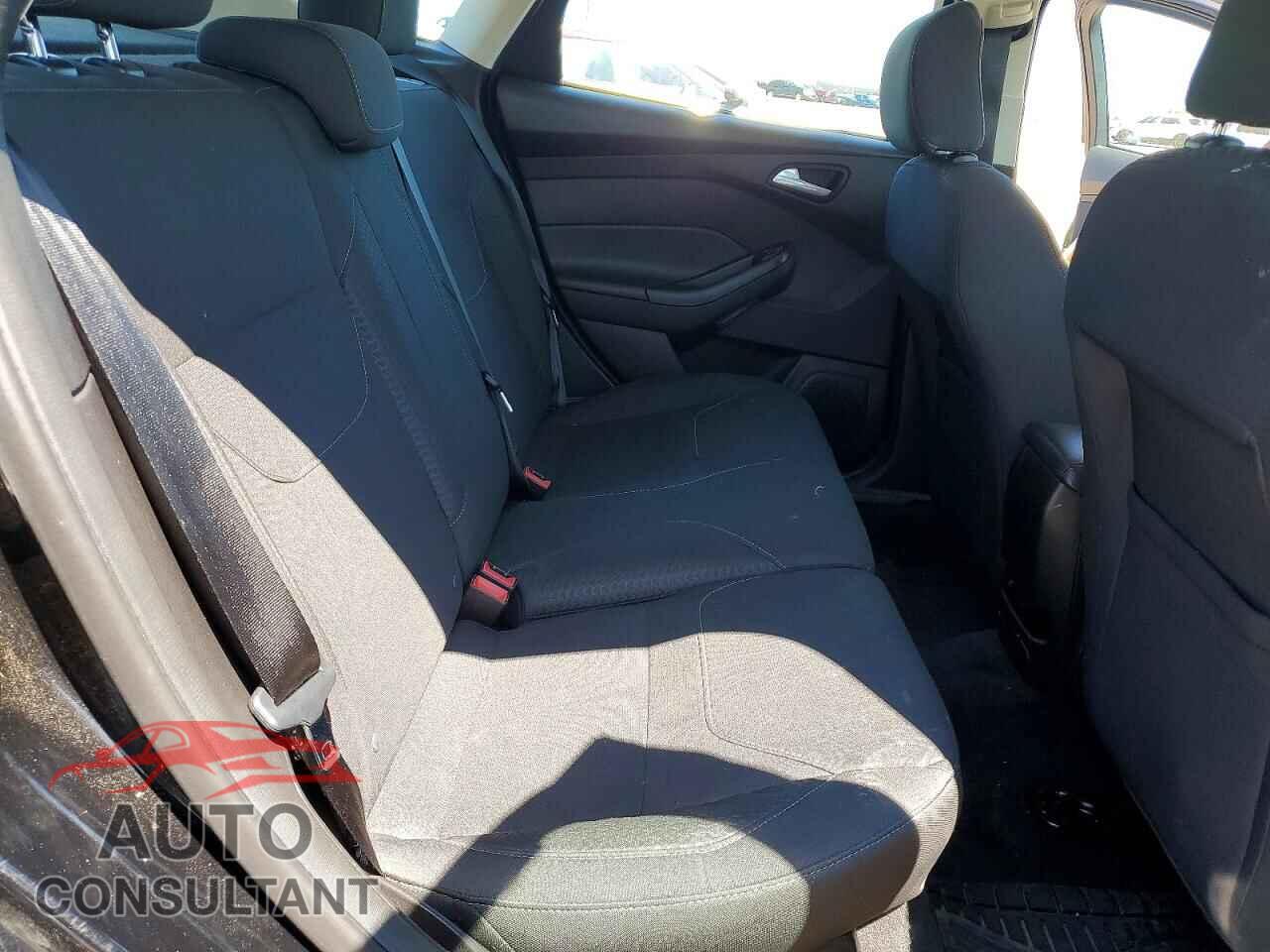 FORD FOCUS 2016 - 1FADP3K22GL223202