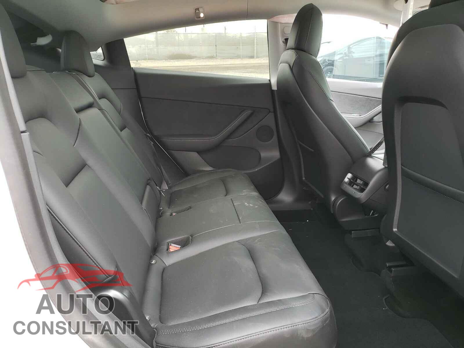 TESLA MODEL Y 2021 - 5YJYGDEE2MF074781