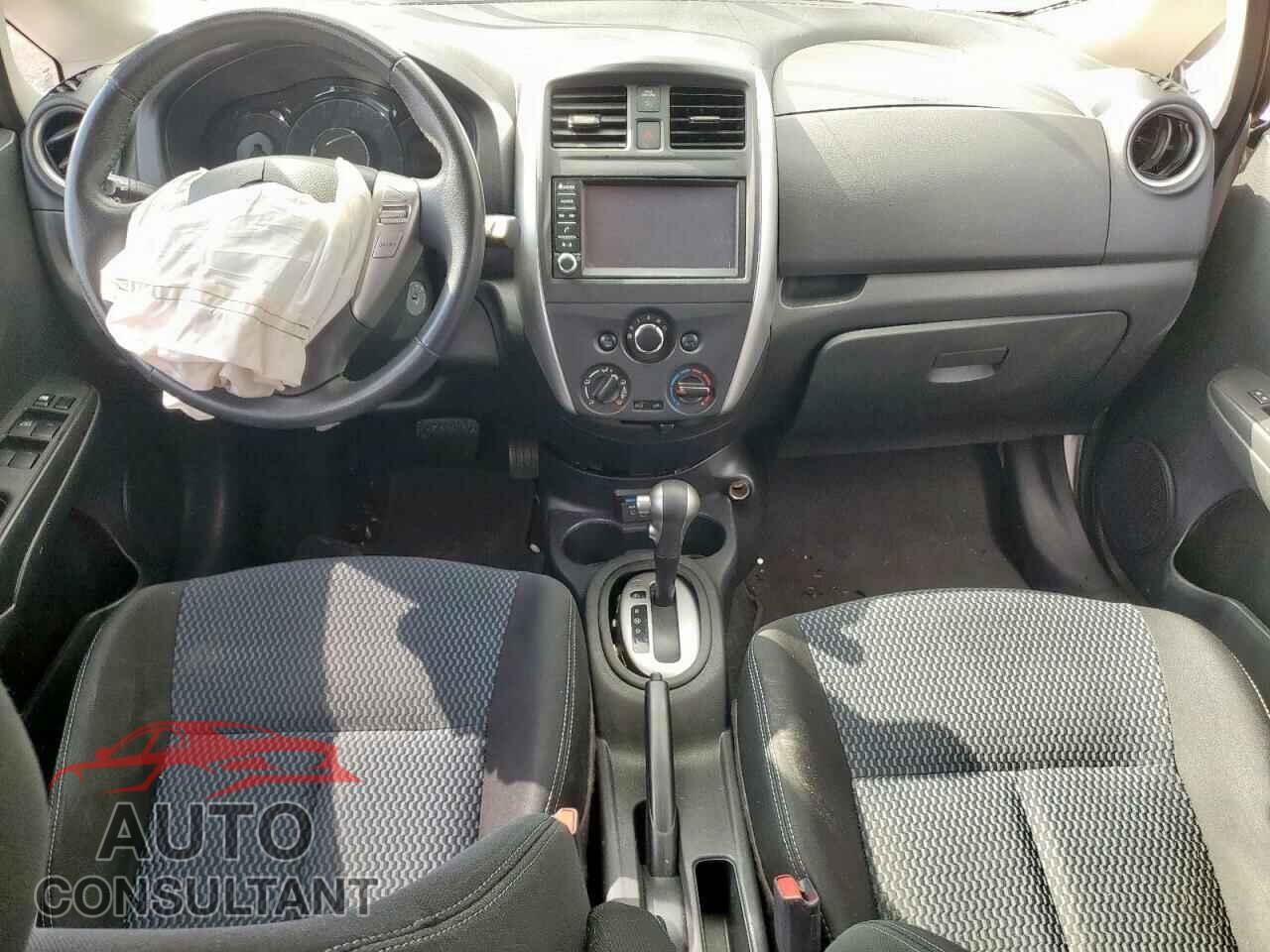NISSAN VERSA 2019 - 3N1CE2CP3KL359015