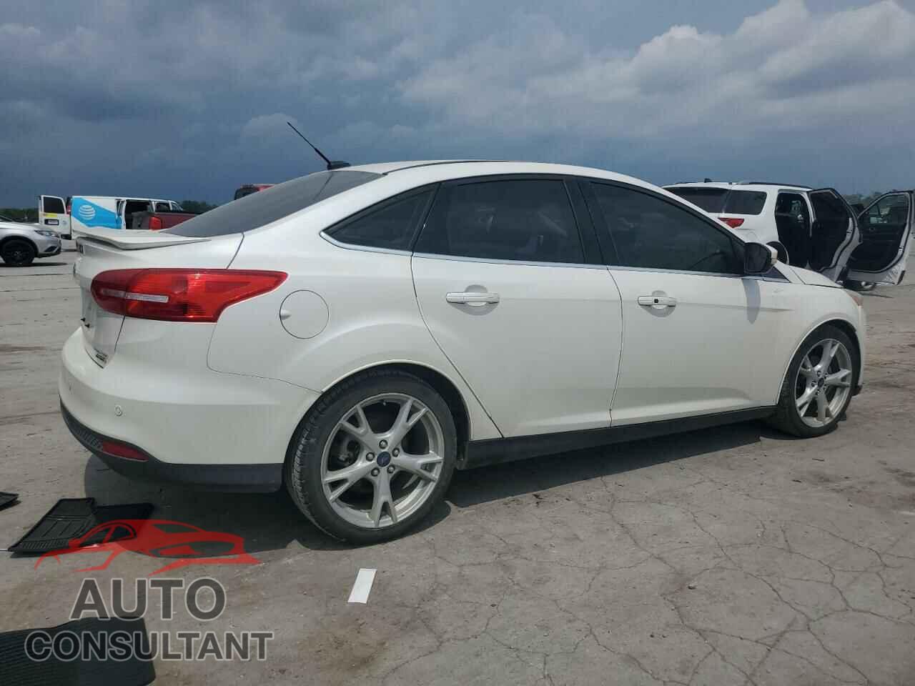 FORD FOCUS 2015 - 1FADP3J26FL333542