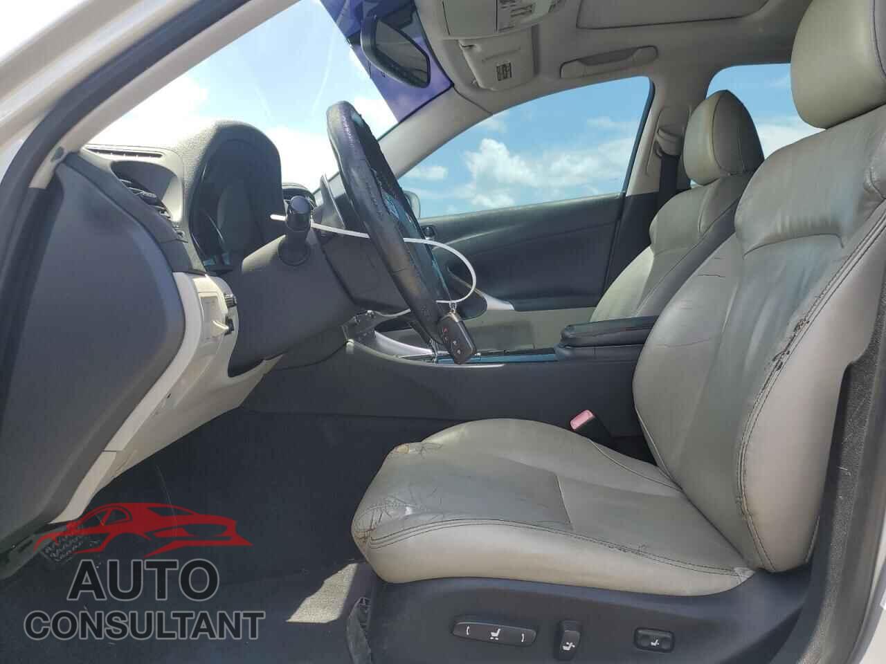 LEXUS IS 2011 - JTHBF5C29B5135144