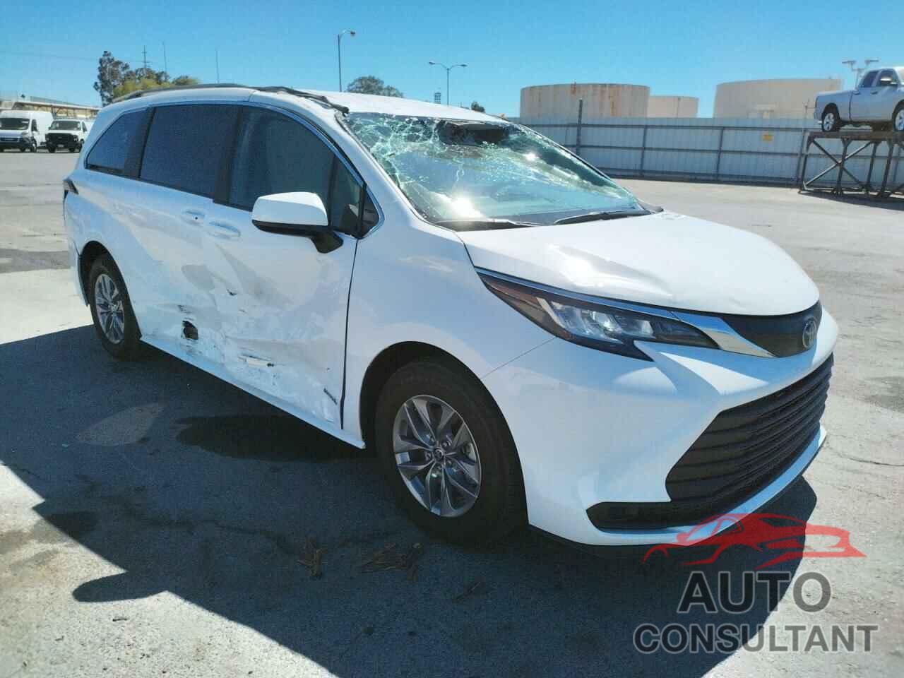 TOYOTA SIENNA 2021 - 5TDKRKEC1MS065133