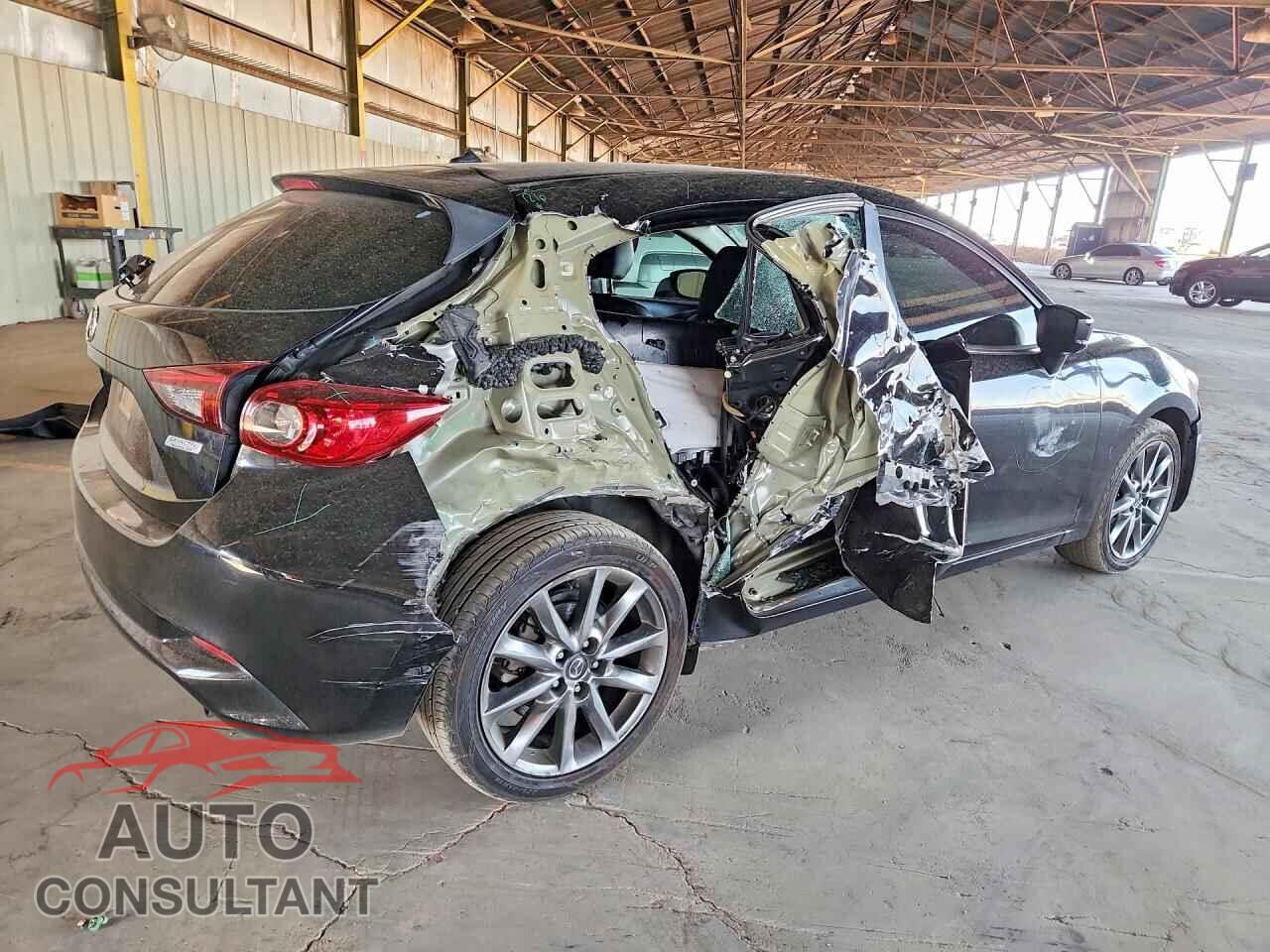 MAZDA 3 2018 - 3MZBN1L34JM166944