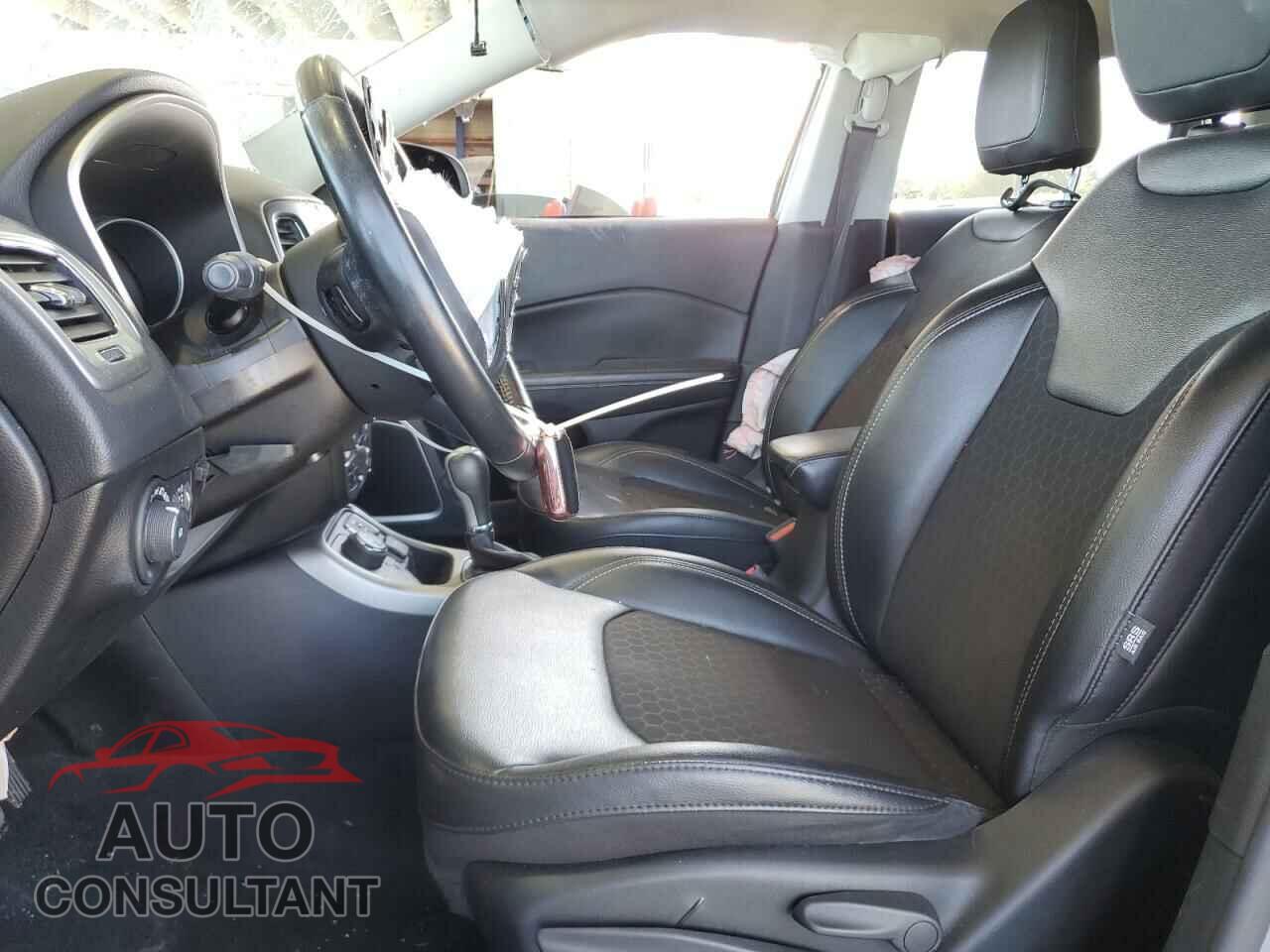 JEEP COMPASS 2020 - 3C4NJDBB5LT174615