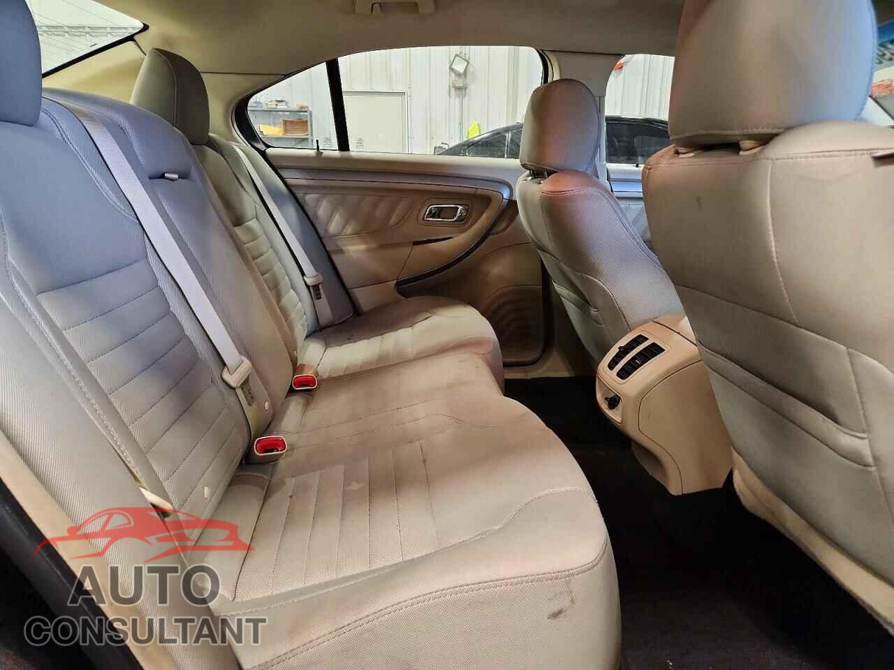 FORD TAURUS 2017 - 1FAHP2D80HG132355