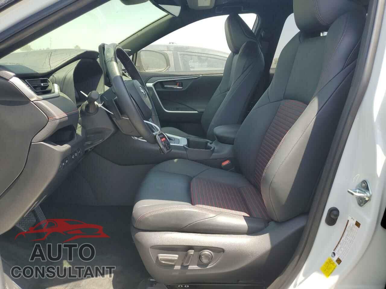 TOYOTA RAV4 2023 - JTMEB3FVXPD147367