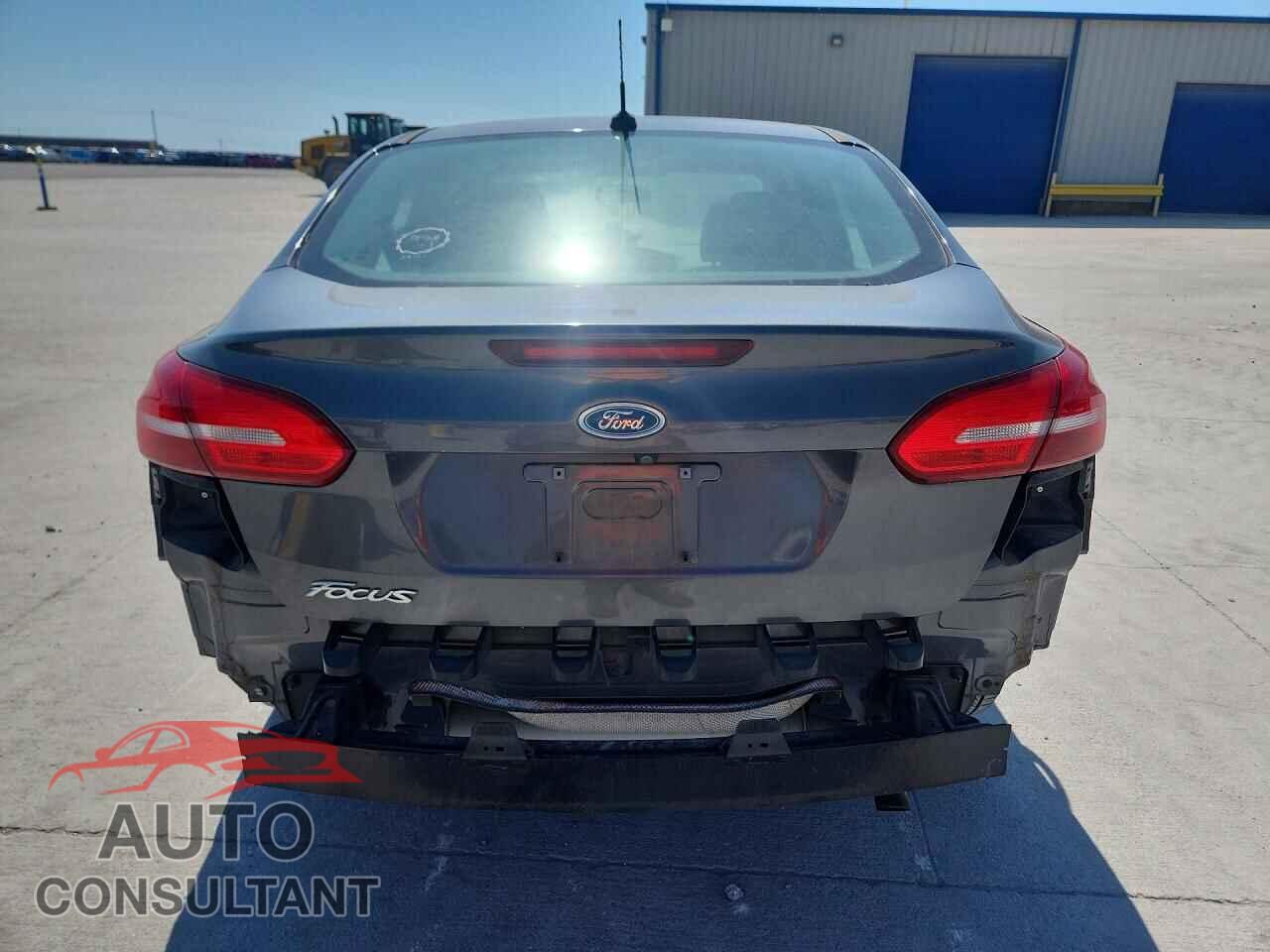 FORD FOCUS 2017 - 1FADP3E24HL332483