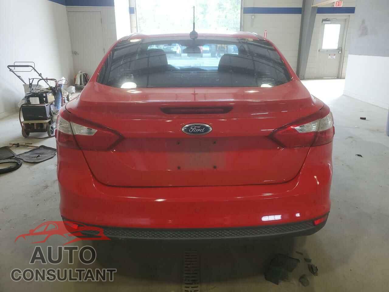 FORD FOCUS 2014 - 1FADP3F2XEL243947