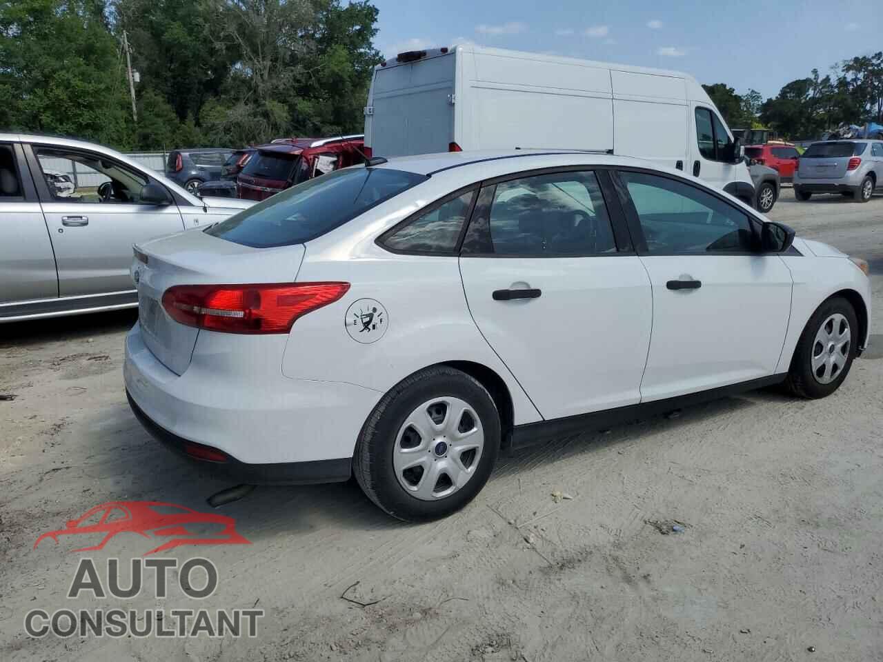 FORD FOCUS 2017 - 1FADP3E22HL327346
