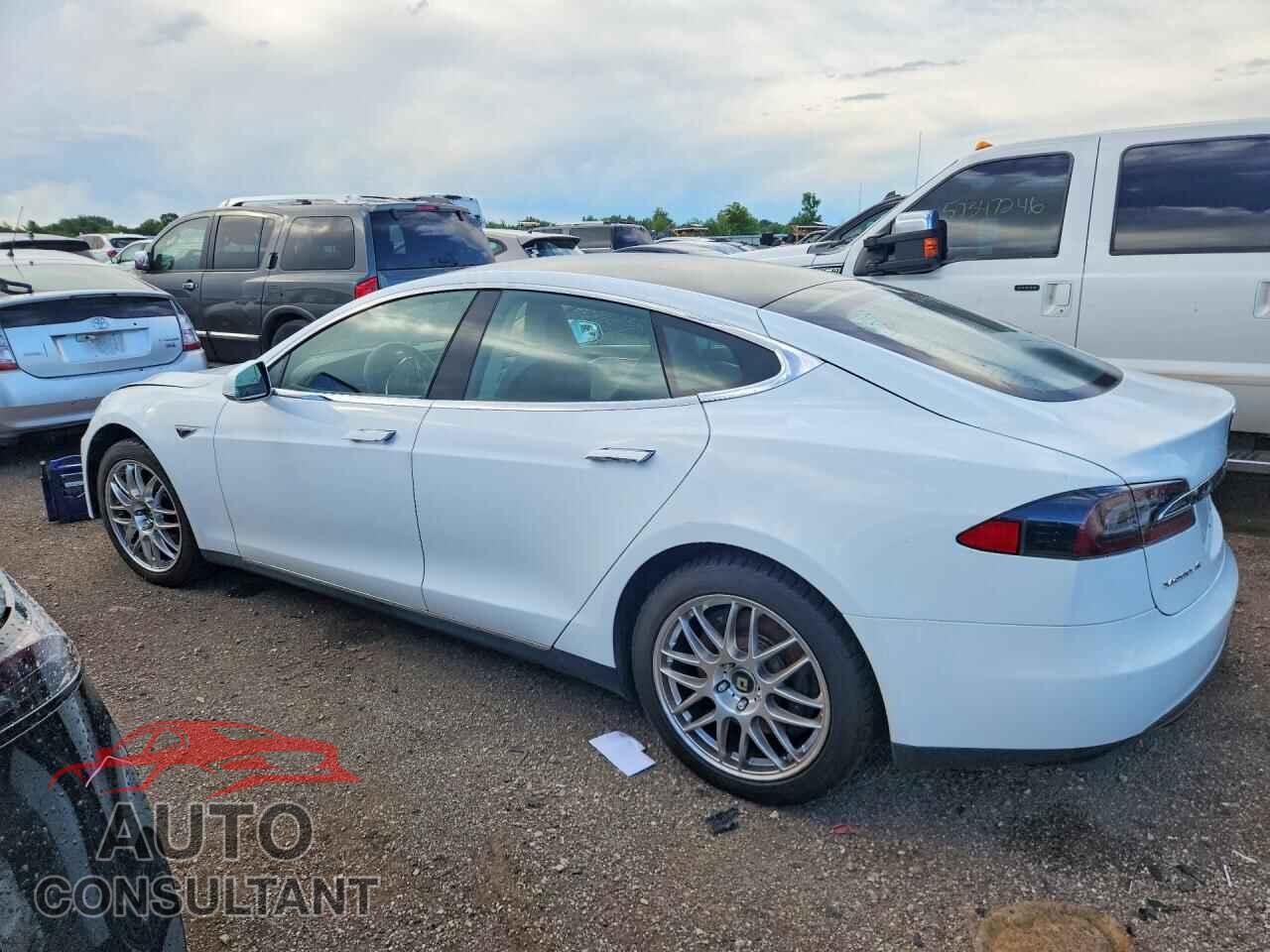 TESLA MODEL S 2014 - 5YJSA1H15EFP45747