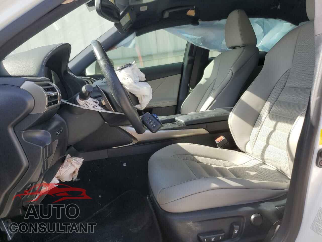 LEXUS IS 2015 - JTHCF1D22F5025828