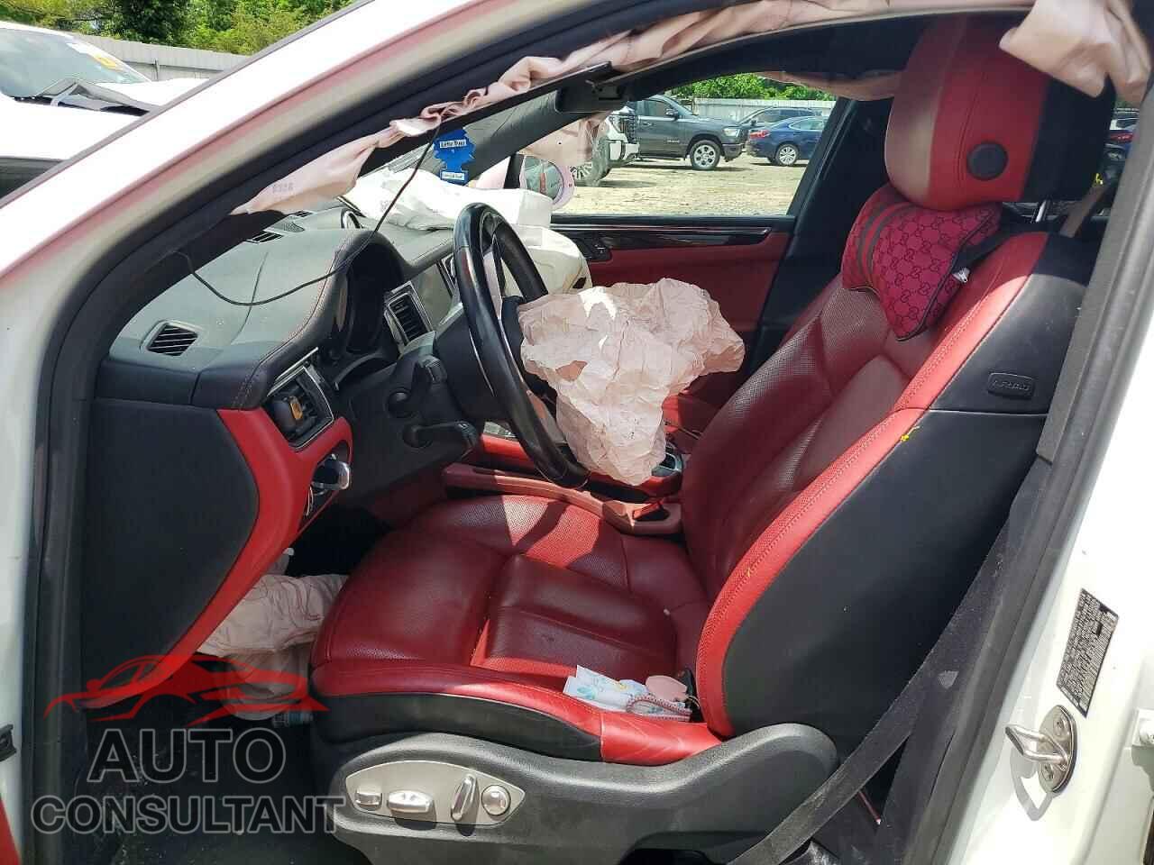 PORSCHE MACAN 2018 - WP1AA2A54JLB24357