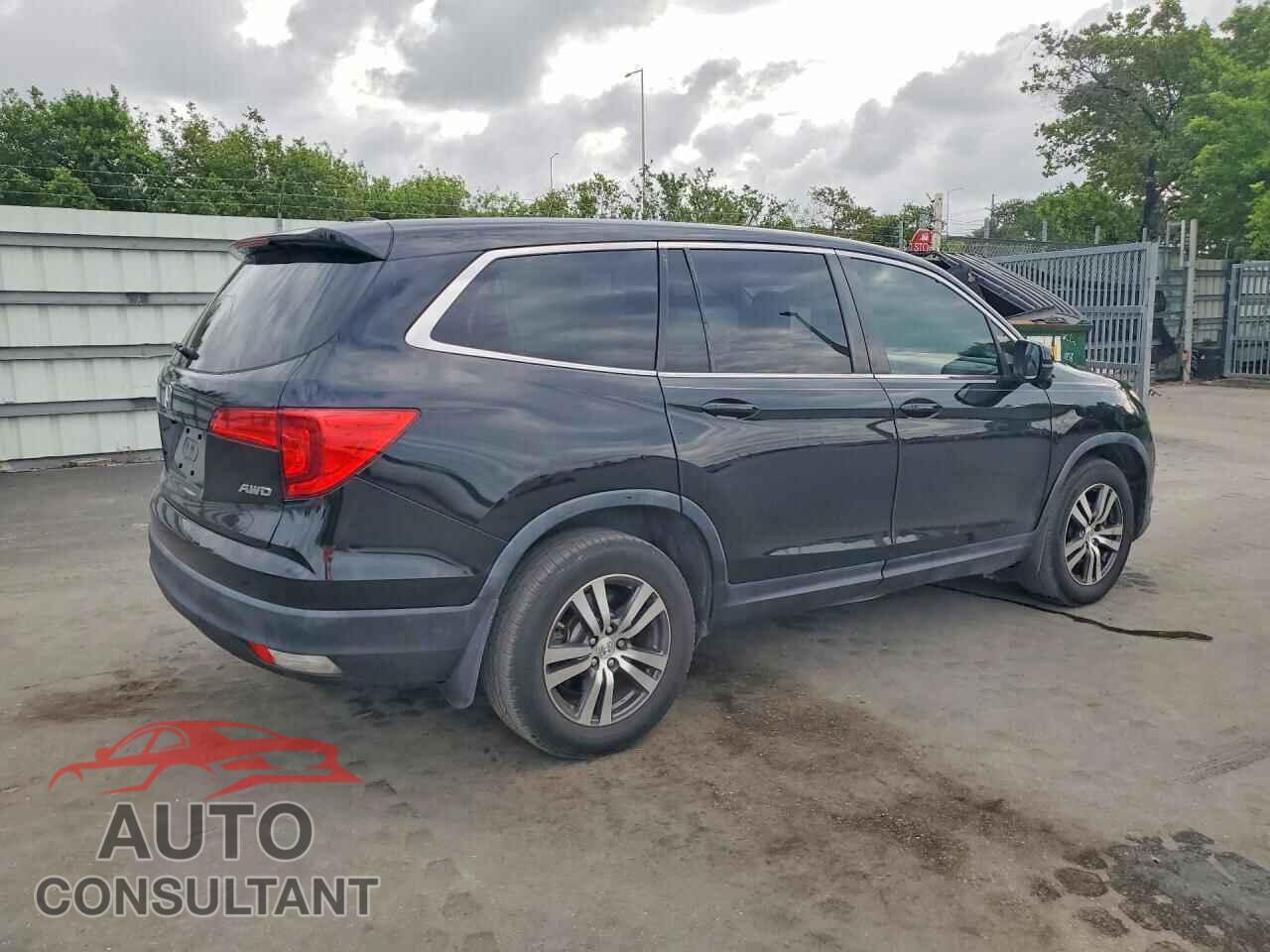 HONDA PILOT 2017 - 5FNYF6H56HB009366