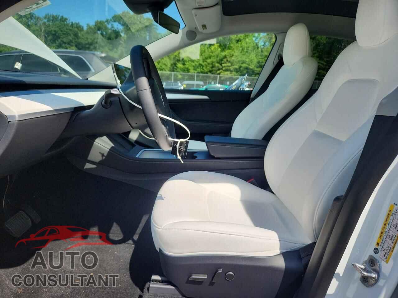 TESLA MODEL Y 2024 - 7SAYGAEE4RF131149