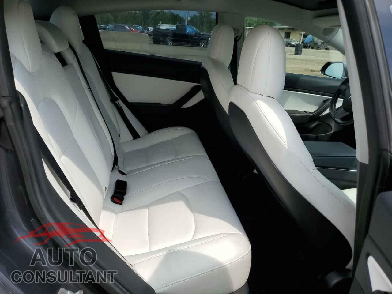 TESLA MODEL 3 2019 - 5YJ3E1EB8KF192674