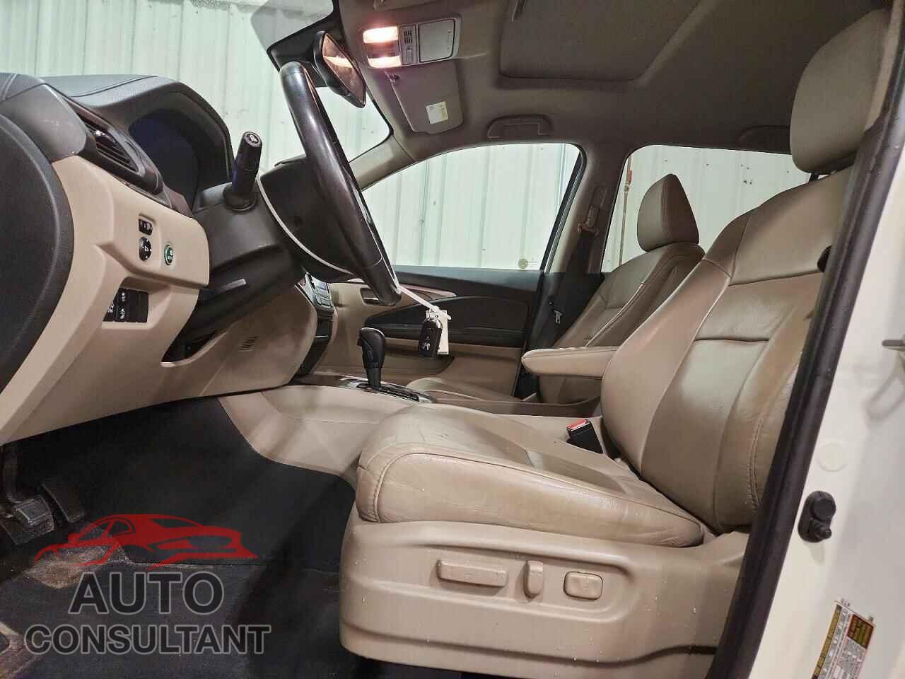 HONDA PILOT 2017 - 5FNYF6H63HB086284