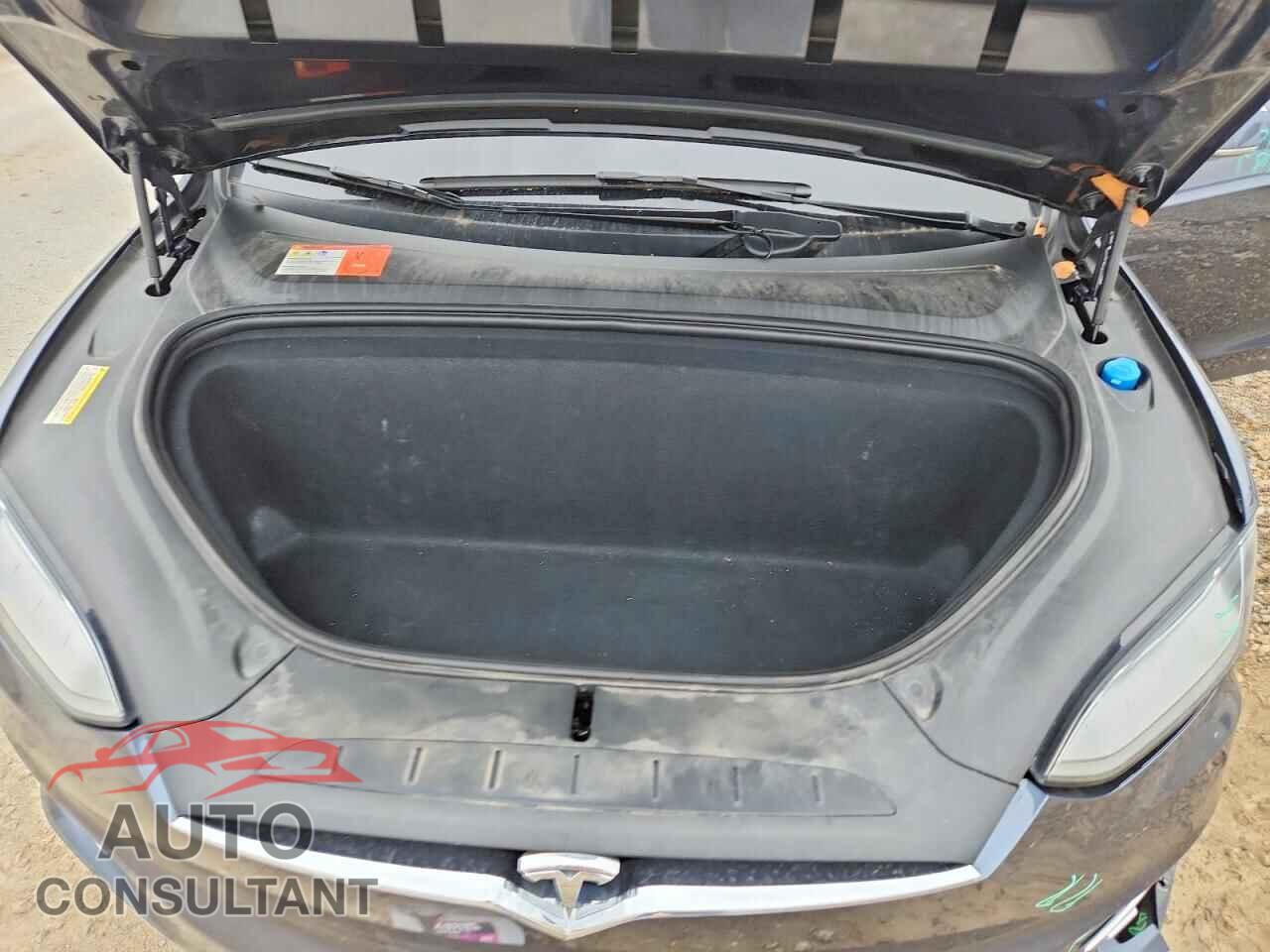 TESLA MODEL X 2016 - 5YJXCAE2XGF003571