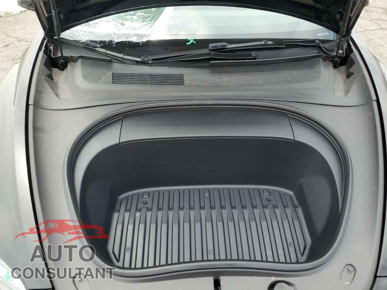 TESLA MODEL 3 2024 - 5YJ3E1EA7RF744716