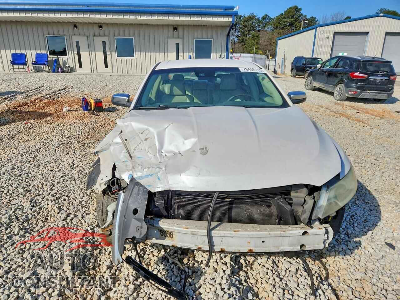 FORD TAURUS 2011 - 1FAHP2FW5BG100830