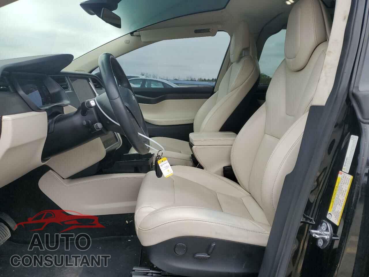 TESLA MODEL X 2018 - 5YJXCBE21JF121179