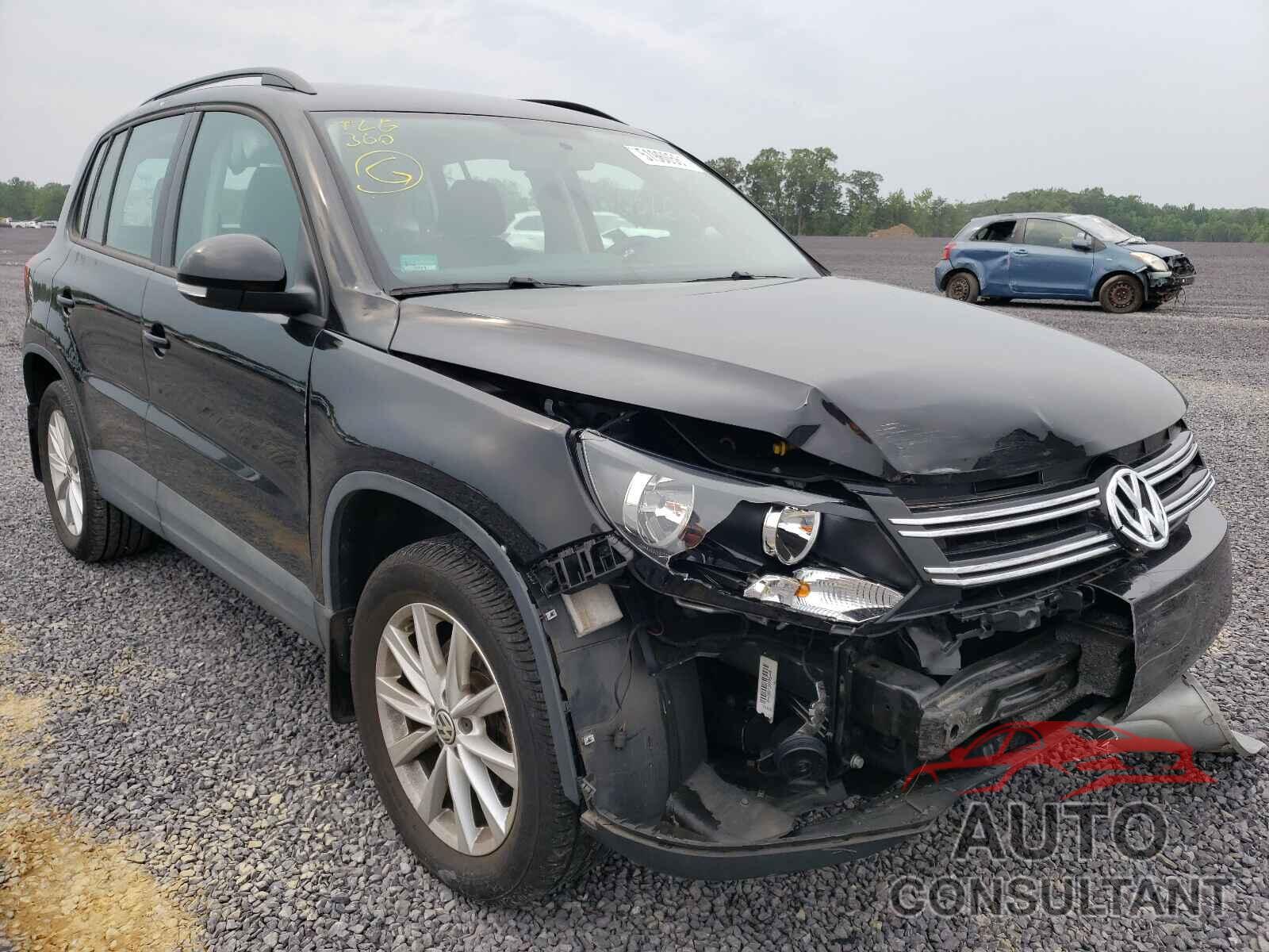 VOLKSWAGEN TIGUAN 2017 - WVGAV7AX4HK051328