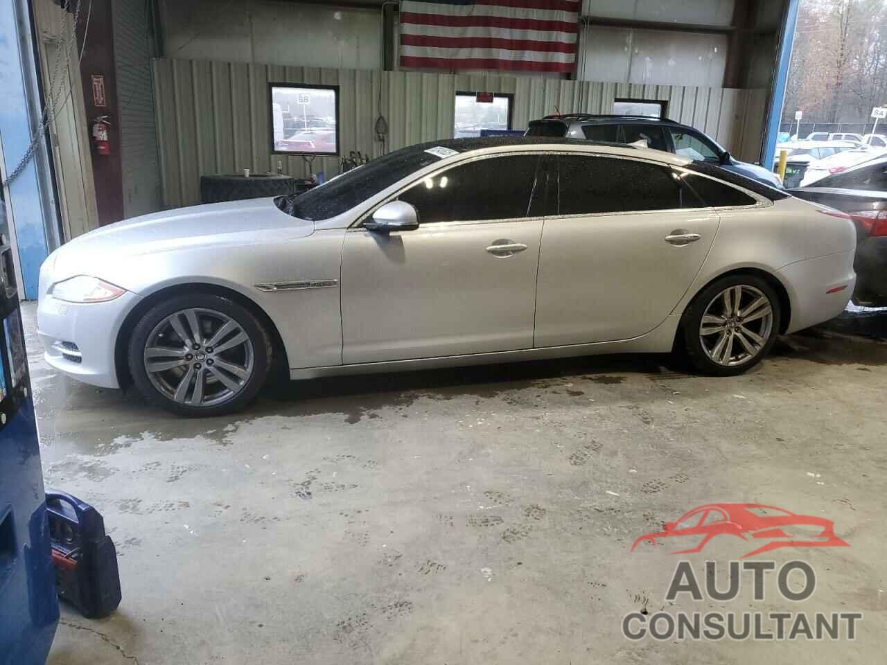 JAGUAR XJ 2013 - SAJWJ2GD6D8V44717