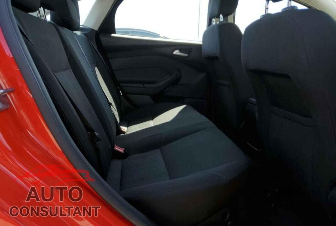 FORD FOCUS 2015 - 1FADP3F2XFL384065