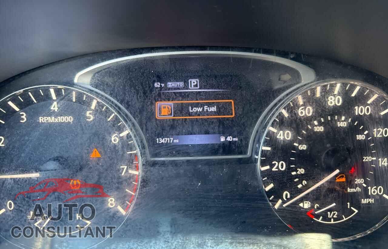 NISSAN PATHFINDER 2017 - 5N1DR2MM7HC691663