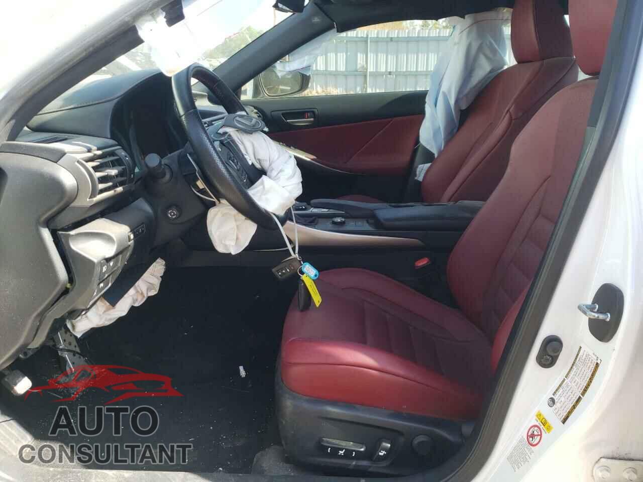 LEXUS IS 2018 - JTHC81D24J5032587