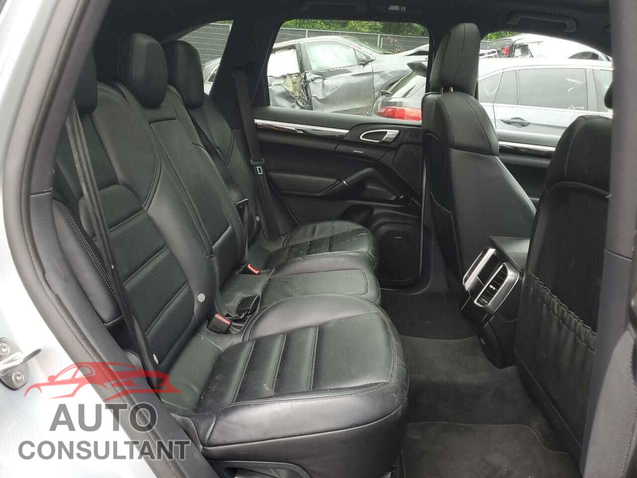 PORSCHE CAYENNE 2018 - WP1AA2A29JKA03089