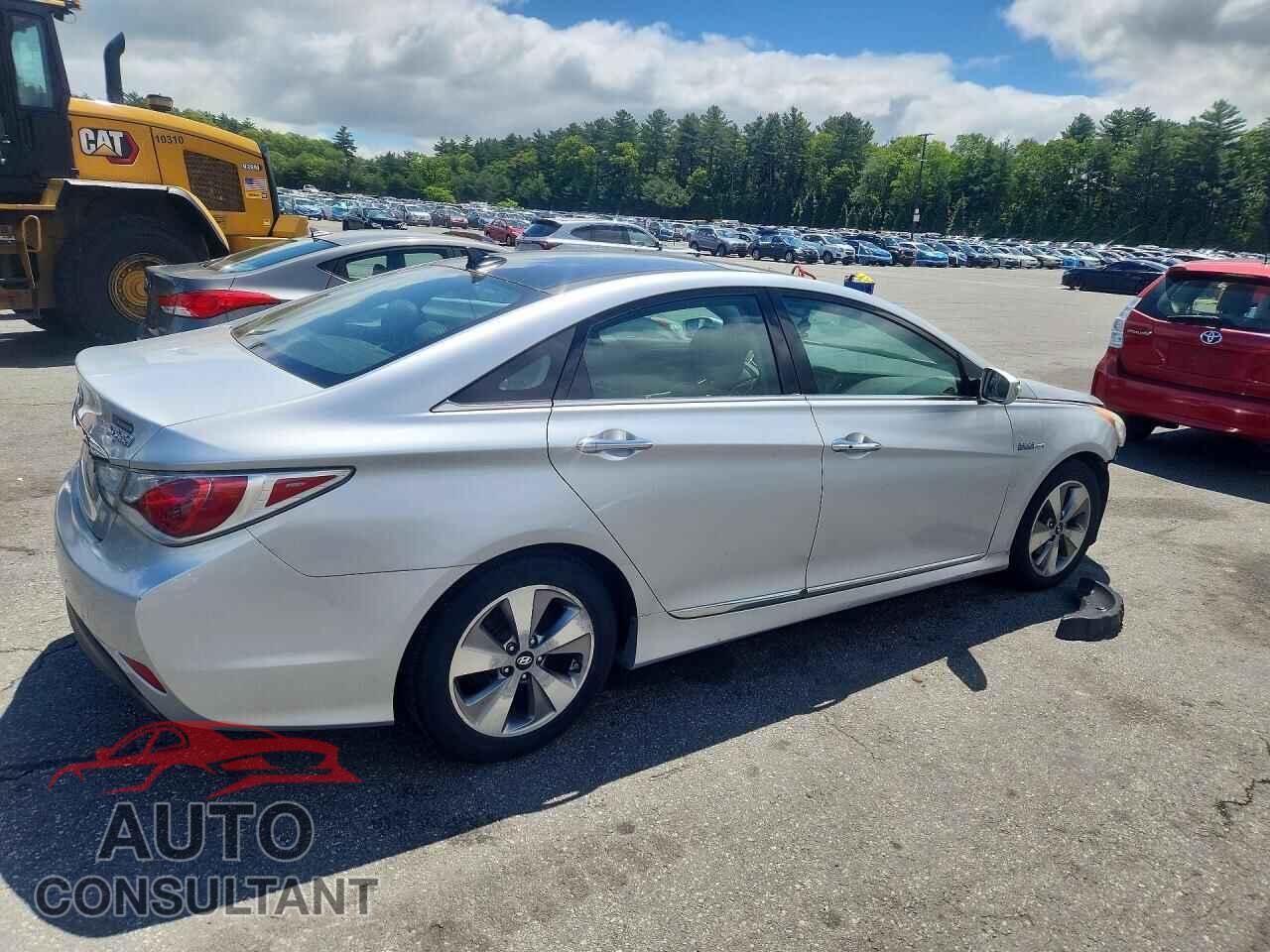 HYUNDAI SONATA 2011 - KMHEC4A40BA018433